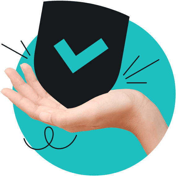 Uma mão segurando um escudo preto com uma marca de verificação azul-petróleo.